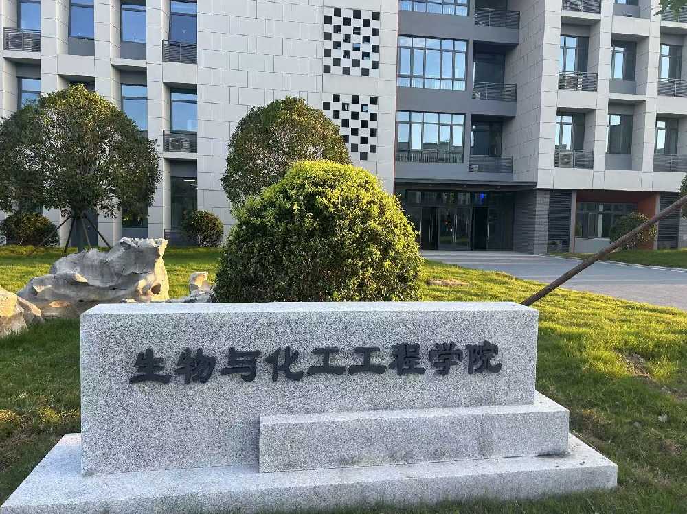 湘潭县扬州职业大学体育场高杆灯项目
